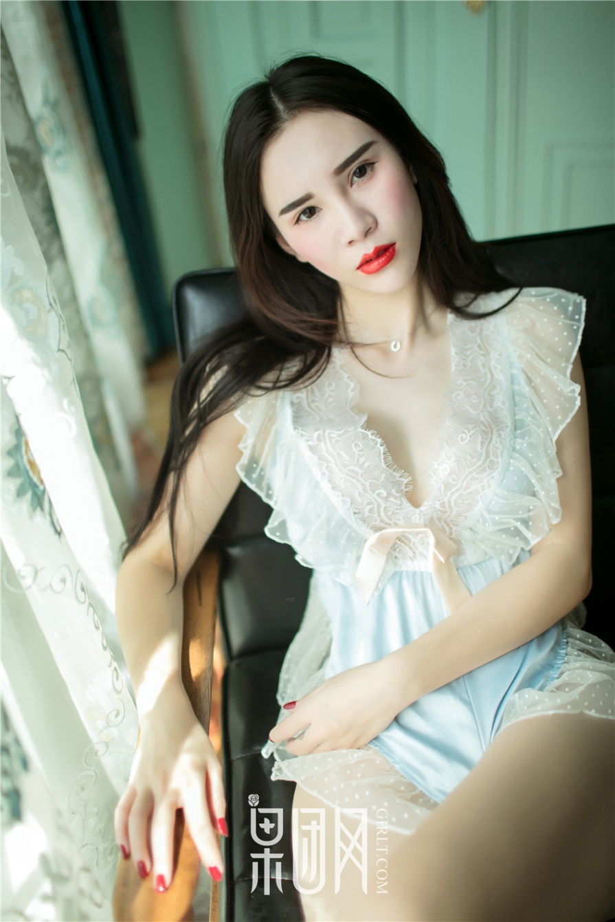 长发美女万万蕾丝内衣美乳写真照片(第18页)