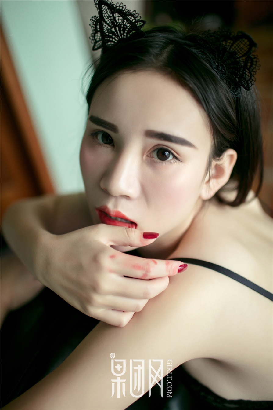 长发美女万万蕾丝内衣美乳写真照片(第30页)