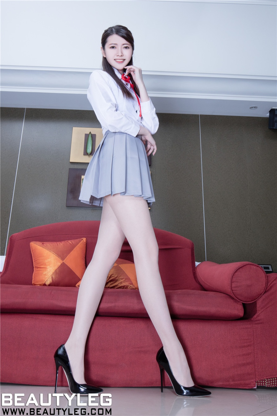 甜美学生妹装扮美女Brindy超短裙美腿写真图片(第30页)