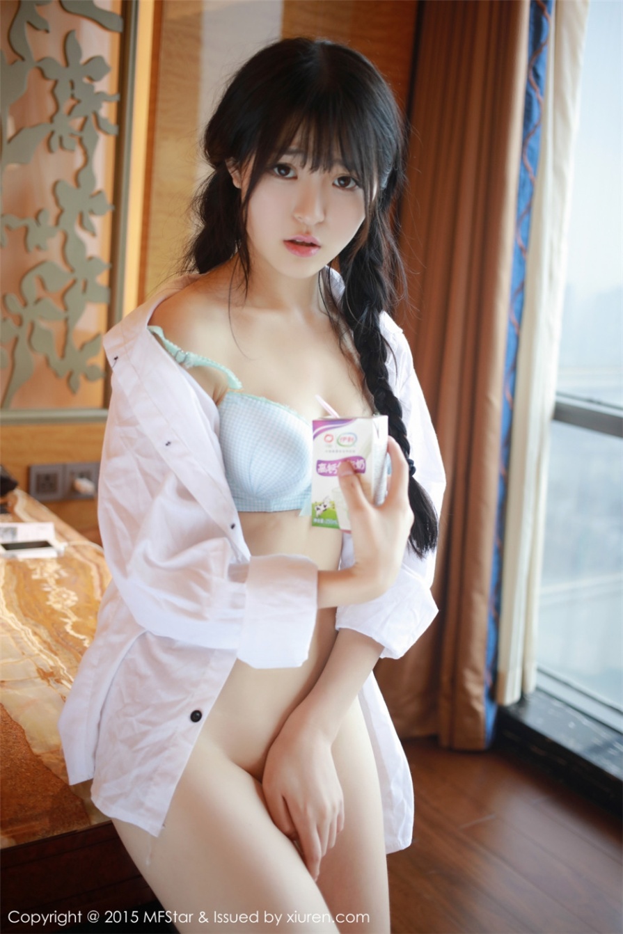 极品尤物伊小七MoMo美臀玉乳诱人写真图片(第18页)