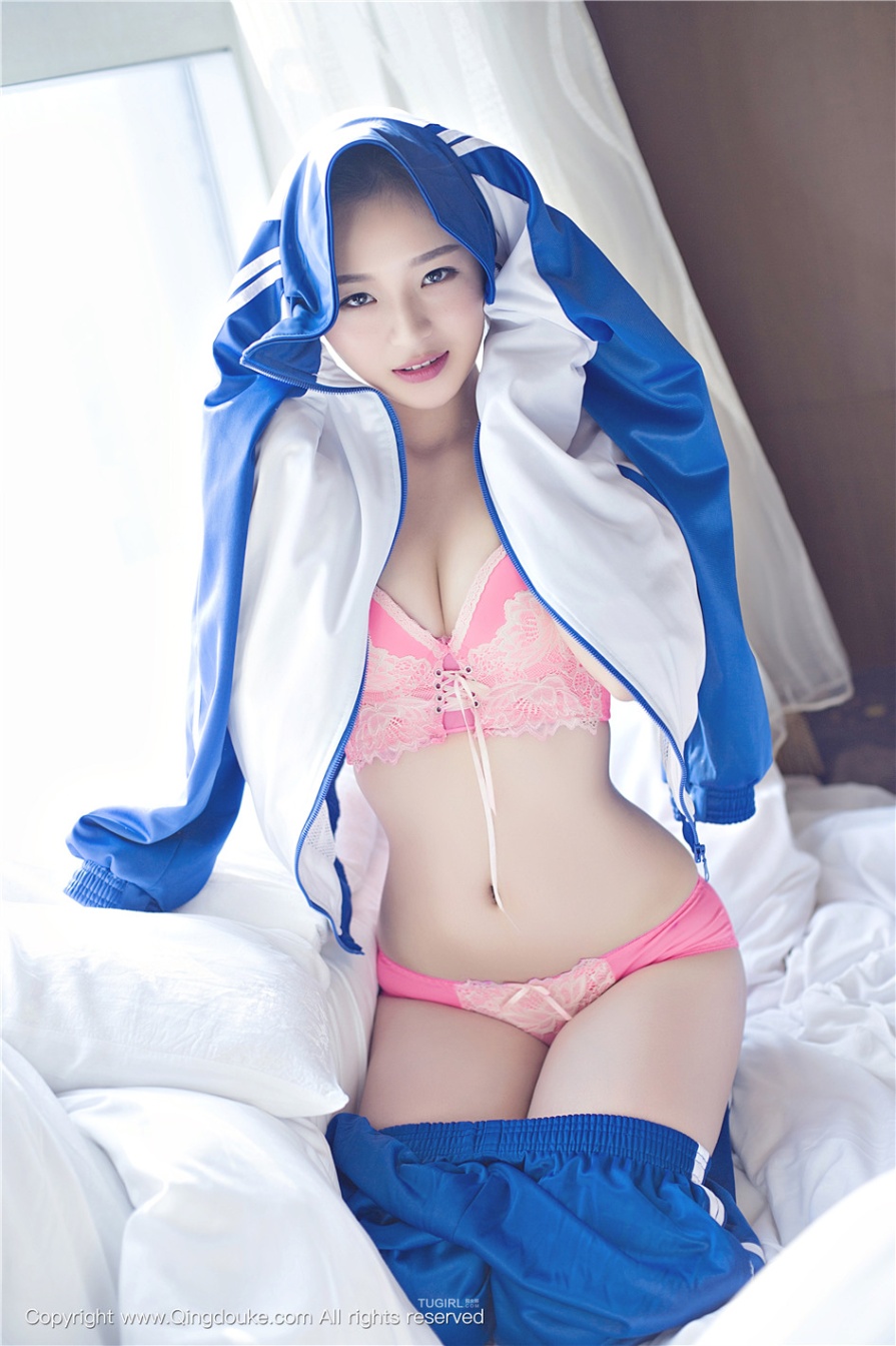 童颜巨乳美女尤Una娜学生妹装扮爆乳诱人写真图片(第4页)