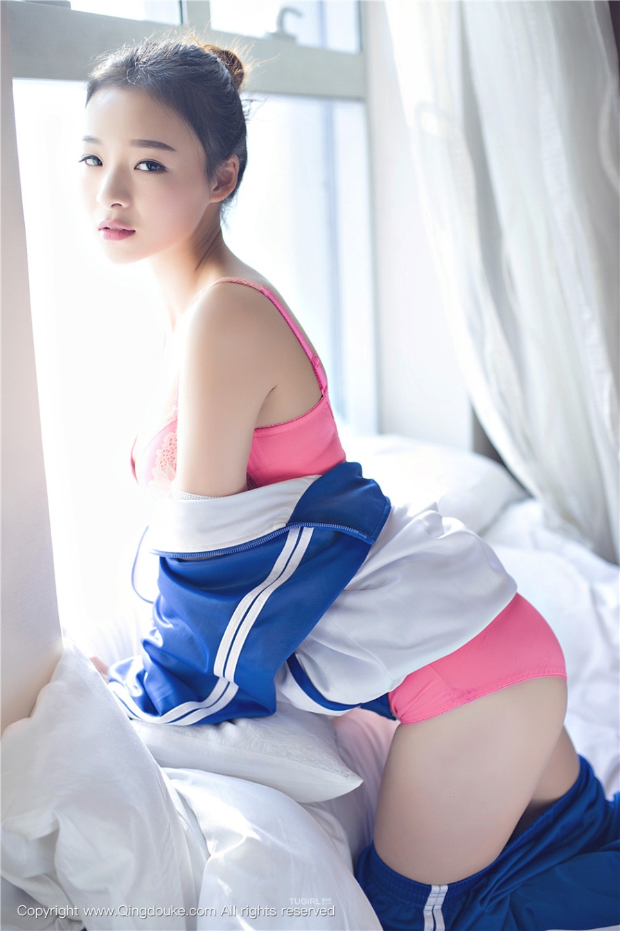 童颜巨乳美女尤Una娜学生妹装扮爆乳诱人写真图片(第14页)