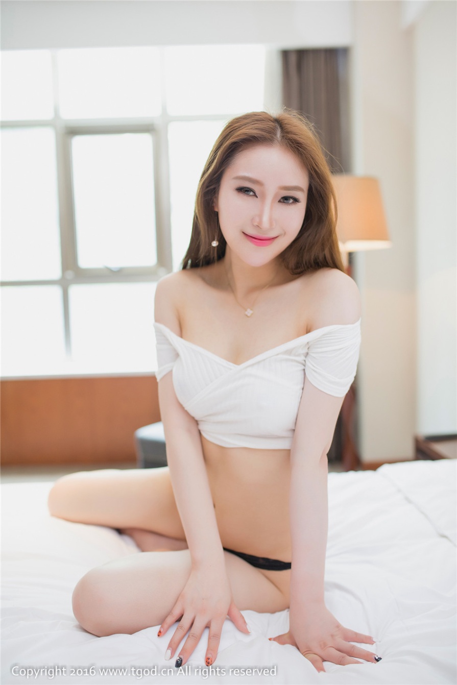 金发美女婷婷床上玉乳翘臀诱惑私房照(第28页)