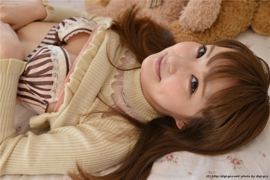 日本美少妇夏野ひまり大尺度撩裙私房照(第35页)
