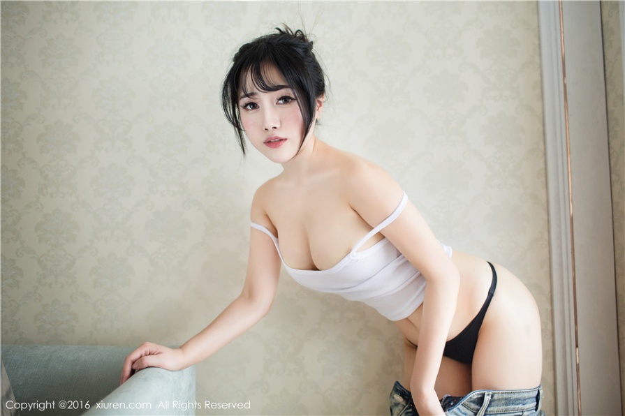 白皙粉嫩美女兜豆靓Youlina露爆乳女仆装火辣私房照(第22页)