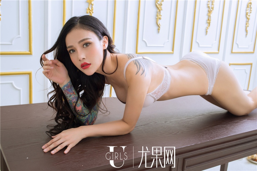 纹身美女雯雯白色蕾丝睡裙内衣喷血爆乳图片(第37页)