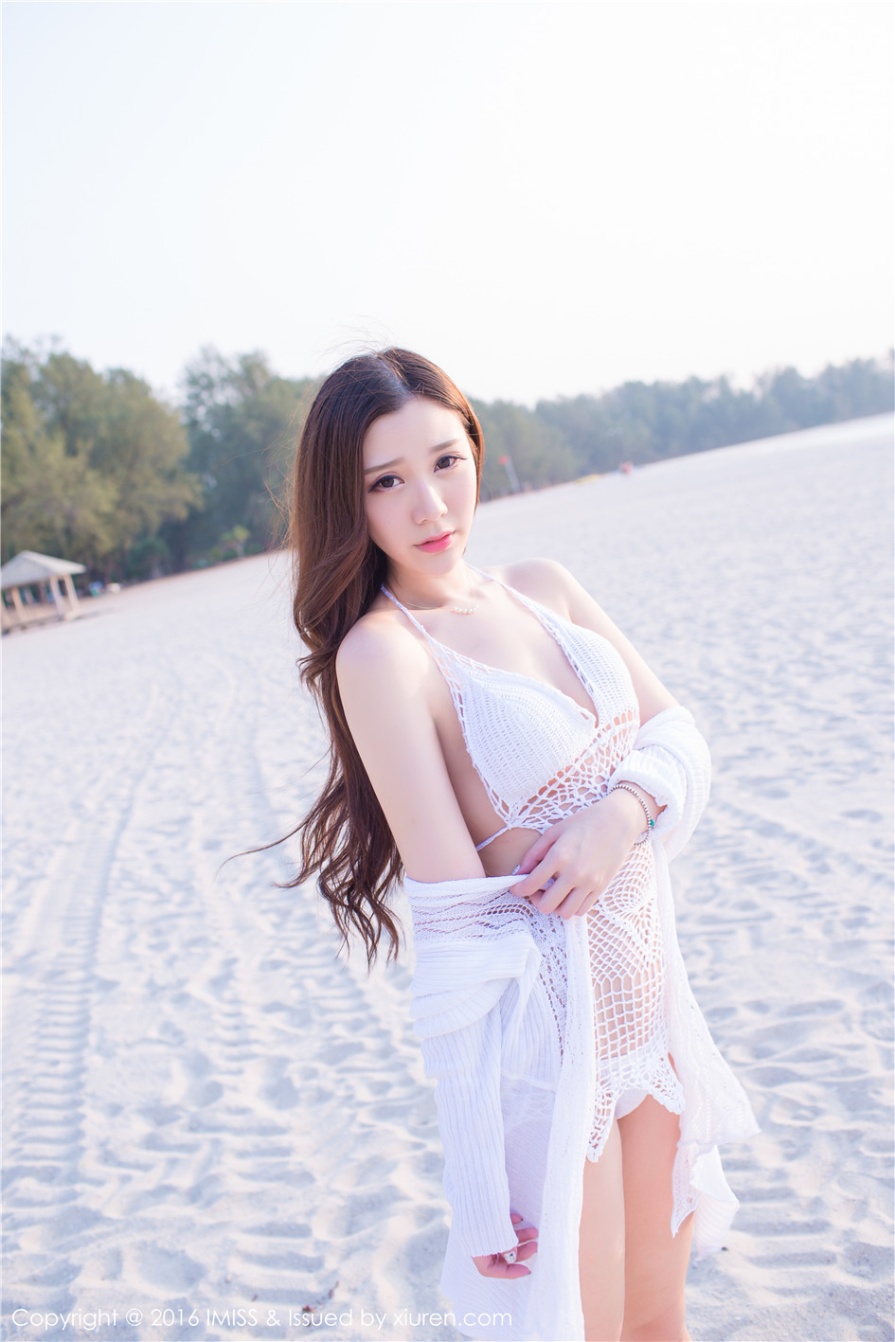 貌美肤白90后美女淼淼浅色泳衣白皙乳沟诱人写真图片(第8页)