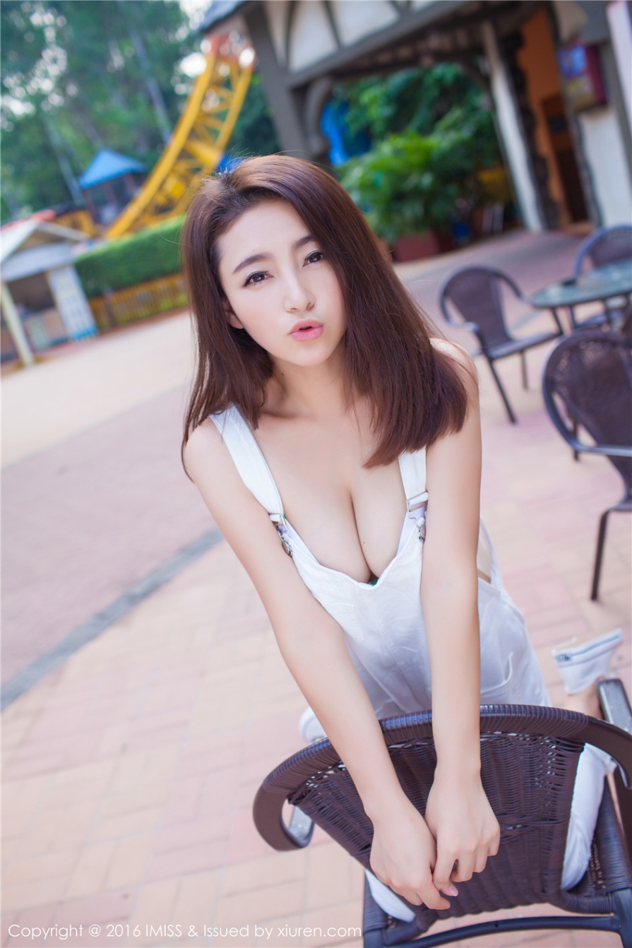 可爱大胸美女夏茉GIGI户外撩裙性感内衣写真图片(第25页)