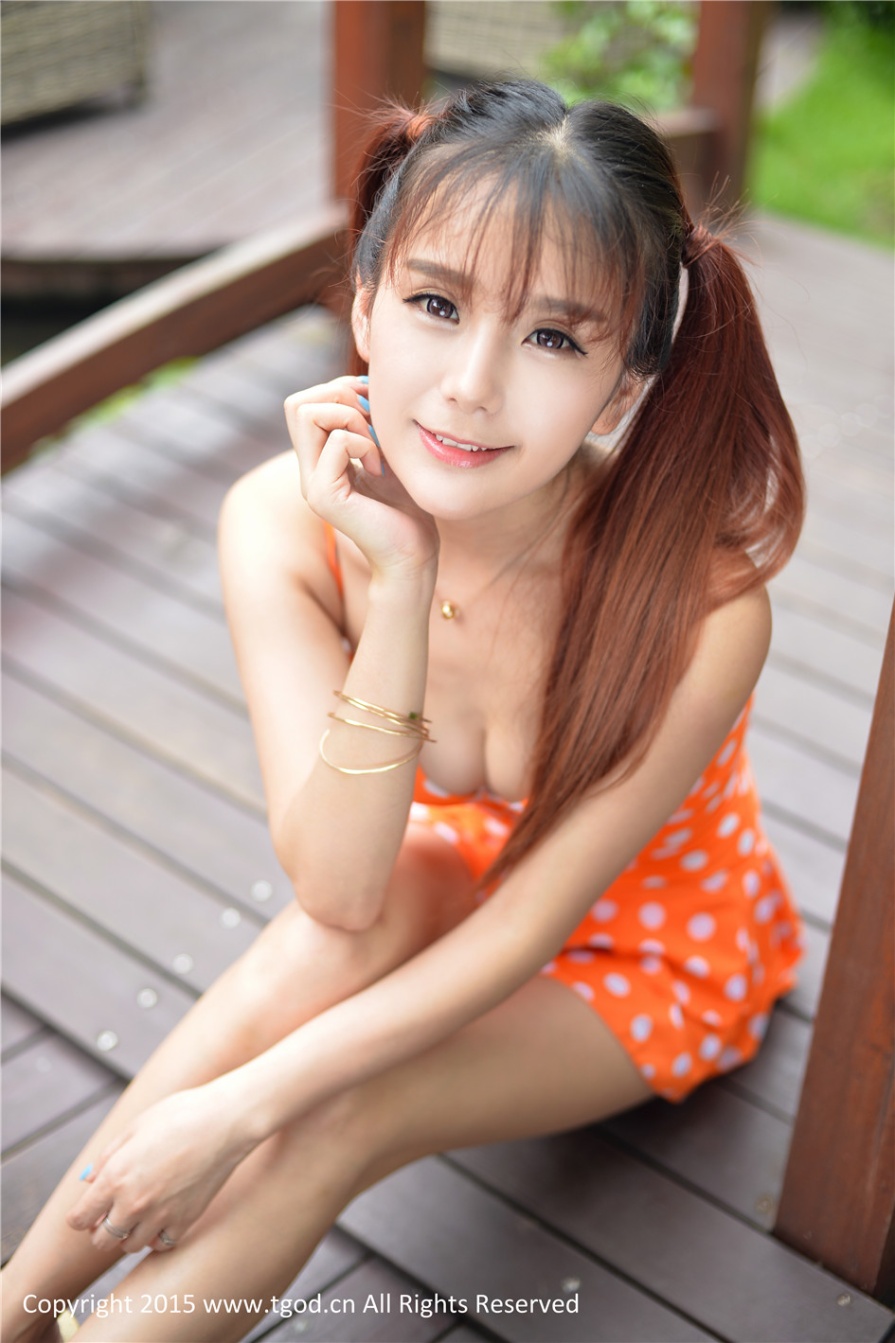 童颜美女小九学生妹装扮户外美乳写真图片(第16页)