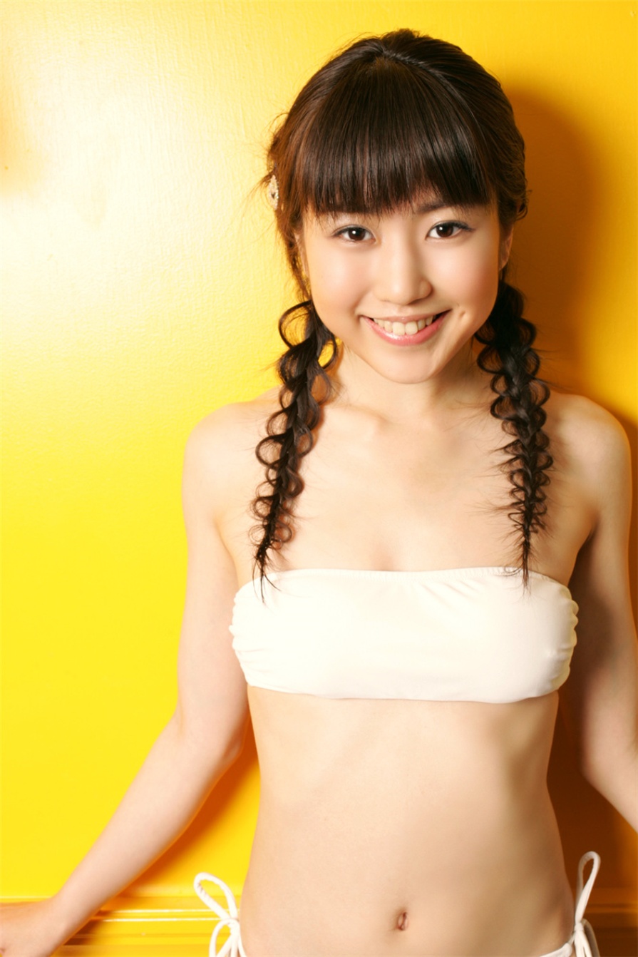 日本萝莉美女中村知世比基尼室内写真(第58页)
