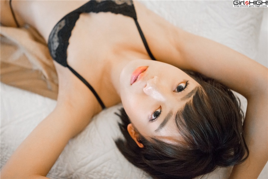 日本平胸美女西野小春性感内衣床照(第34页)
