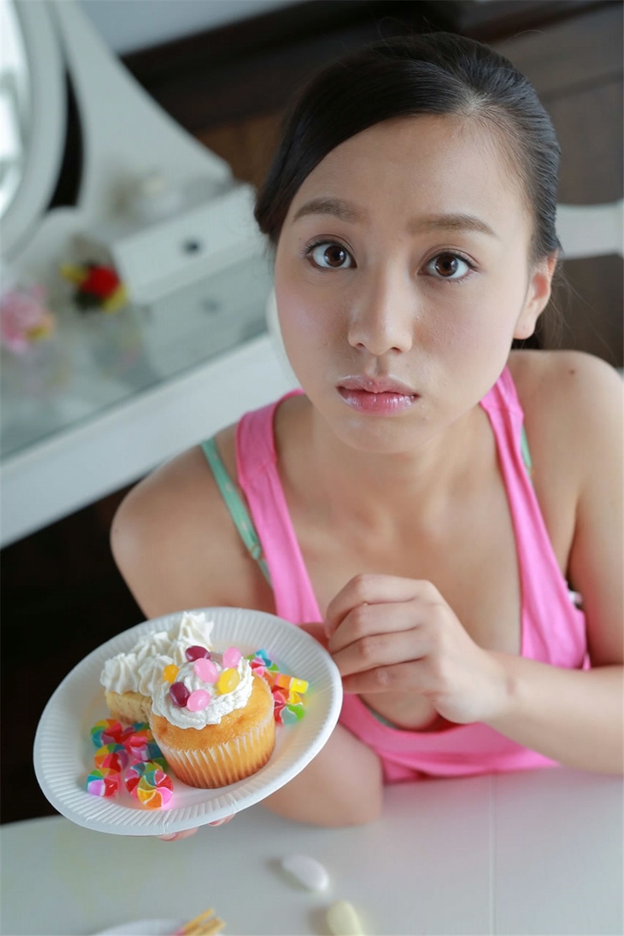 日本可爱美女美咲姫自制奶油蛋糕迷人乳沟走光私房照(第60页)
