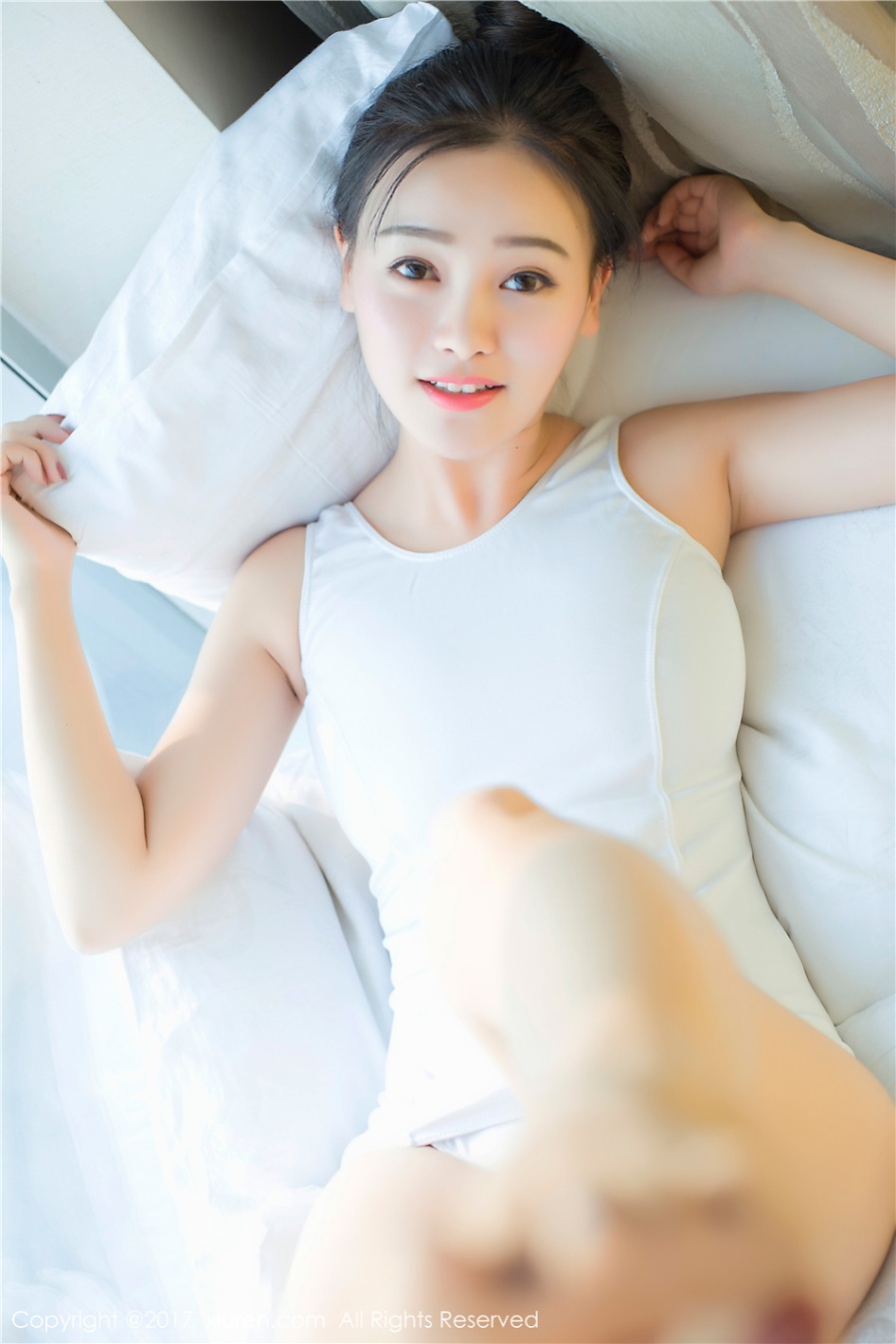 爱笑的甜美女生芈琳娜床上白皙乳沟诱人写真(第7页)