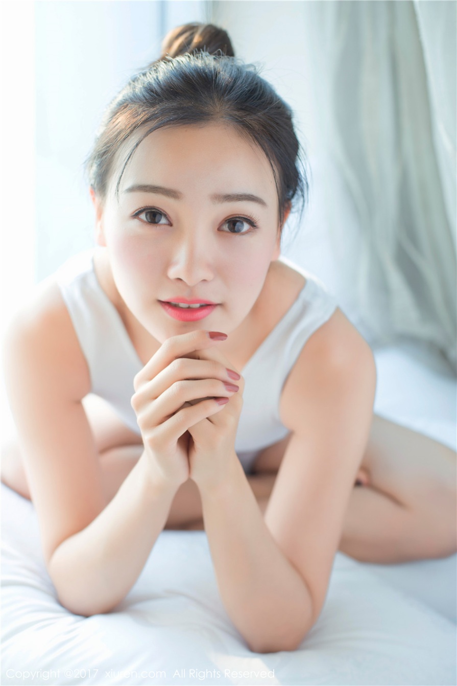 爱笑的甜美女生芈琳娜床上白皙乳沟诱人写真(第13页)