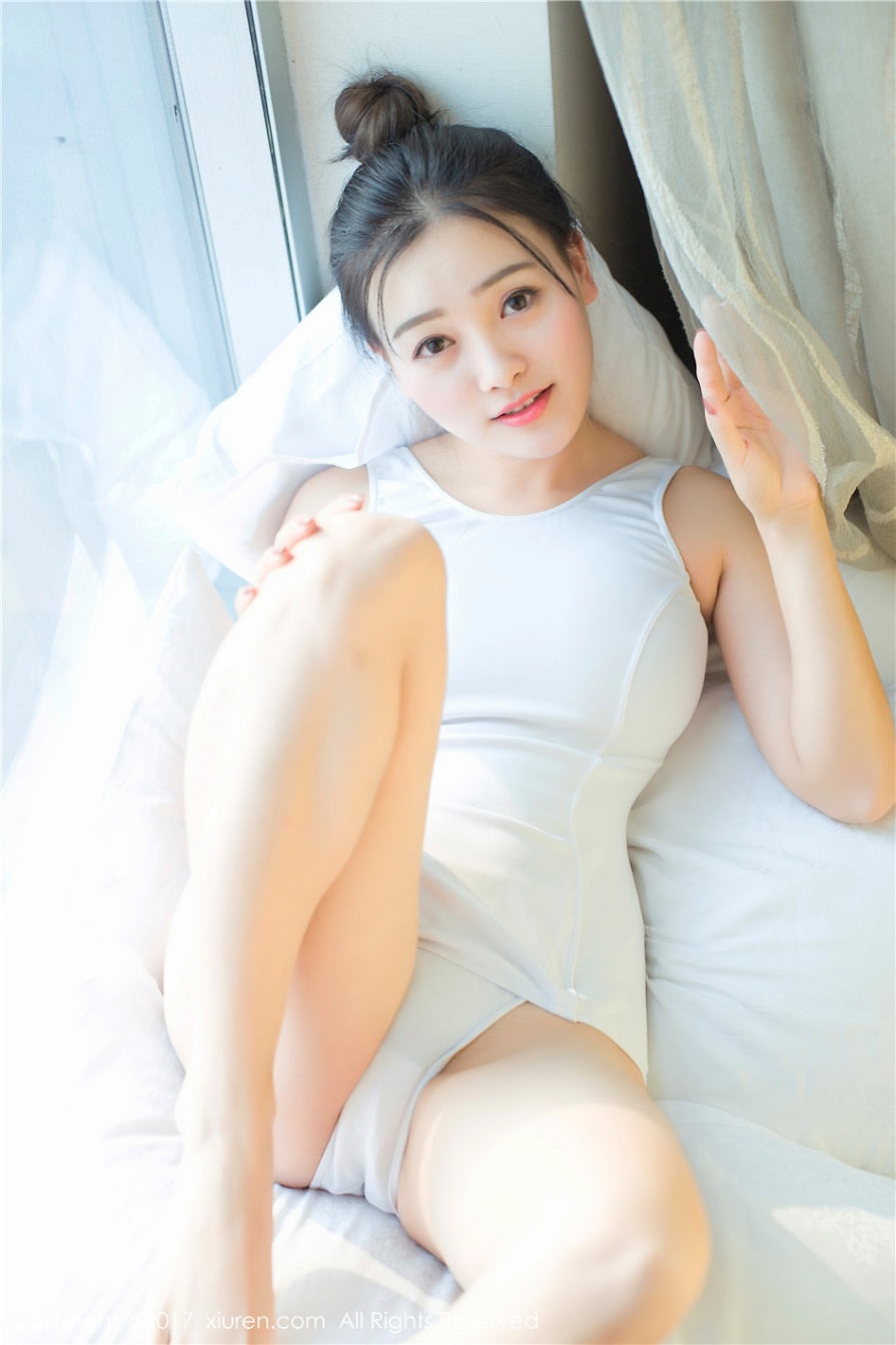 爱笑的甜美女生芈琳娜床上白皙乳沟诱人写真(第18页)
