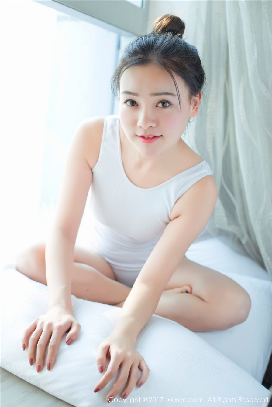爱笑的甜美女生芈琳娜床上白皙乳沟诱人写真(第20页)