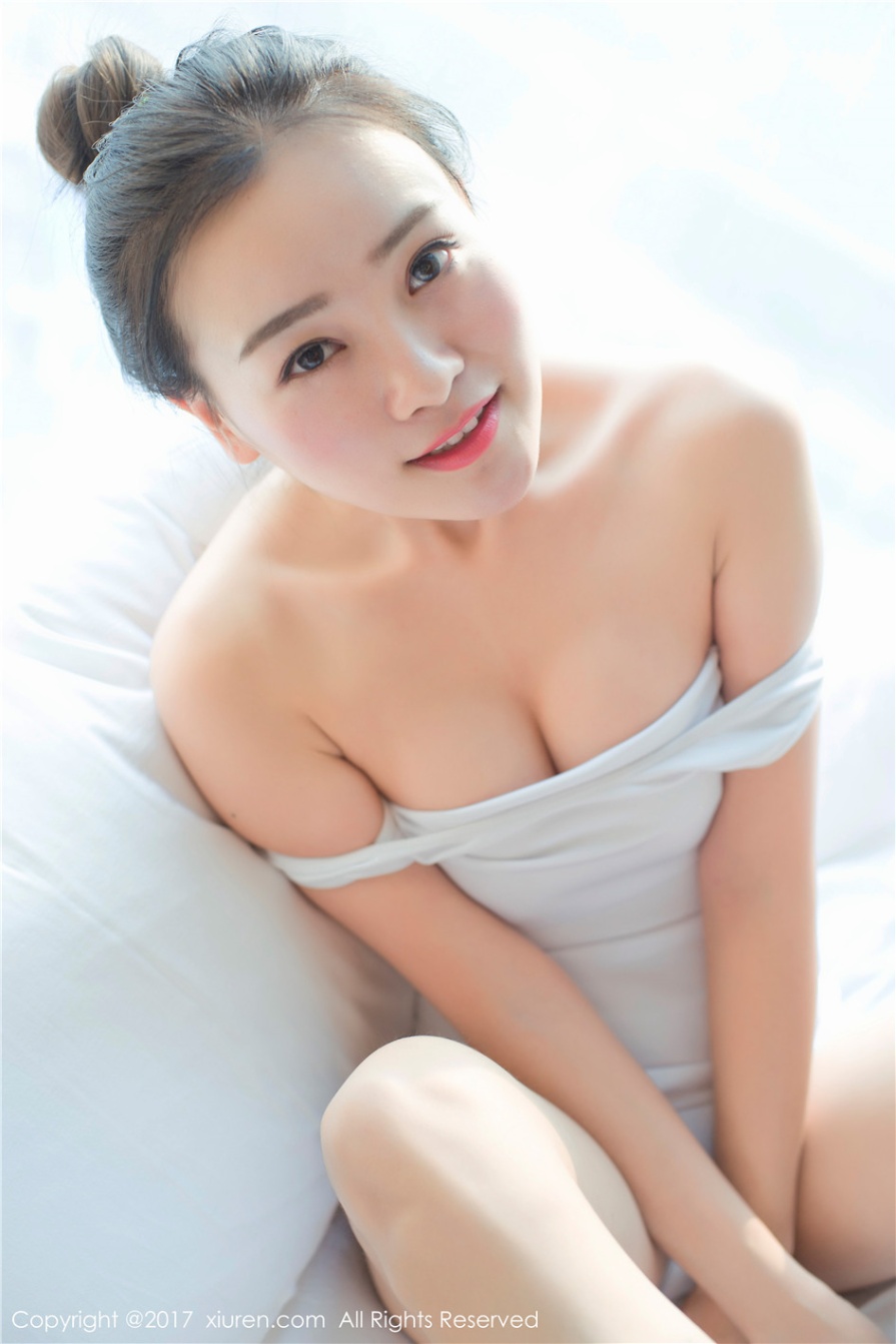 爱笑的甜美女生芈琳娜床上白皙乳沟诱人写真(第45页)
