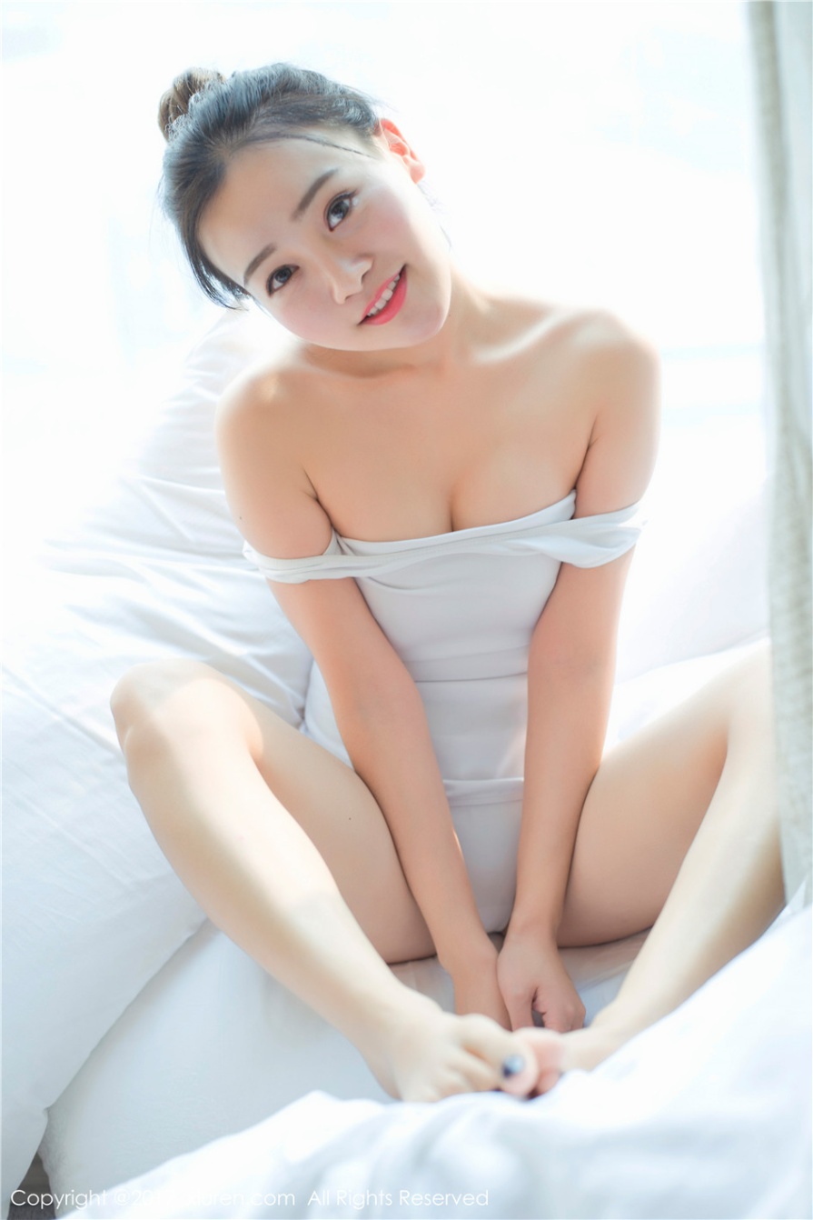 爱笑的甜美女生芈琳娜床上白皙乳沟诱人写真(第46页)