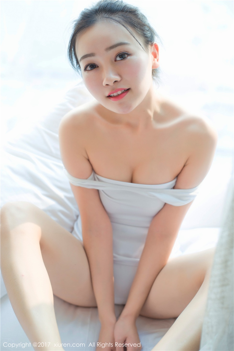 爱笑的甜美女生芈琳娜床上白皙乳沟诱人写真(第47页)