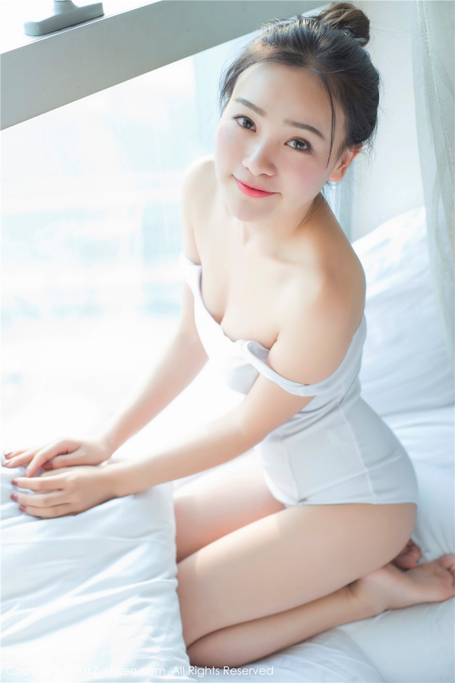 爱笑的甜美女生芈琳娜床上白皙乳沟诱人写真(第49页)
