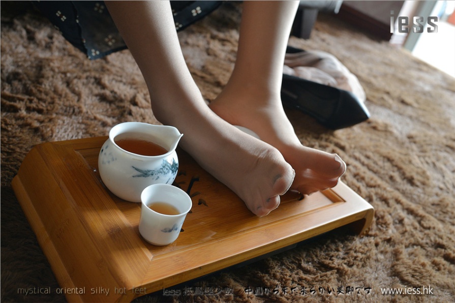 长腿茶艺美女小C薄丝美足写真(第24页)
