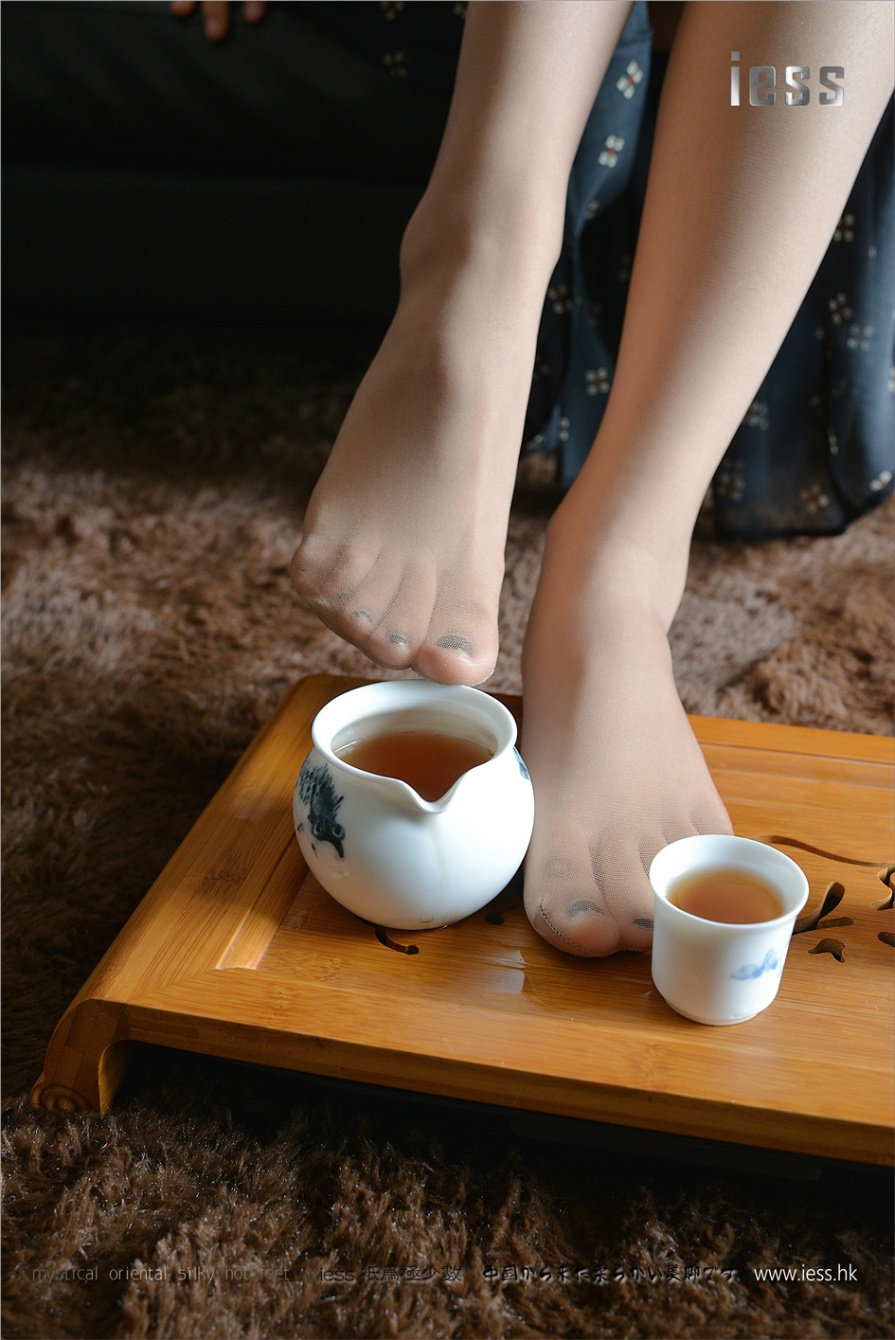 长腿茶艺美女小C薄丝美足写真(第29页)