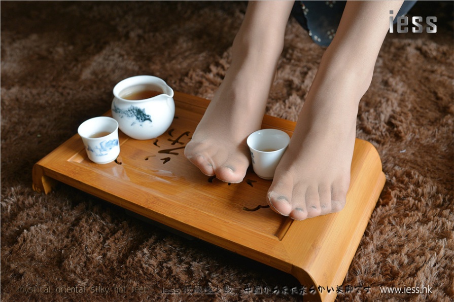 长腿茶艺美女小C薄丝美足写真(第32页)