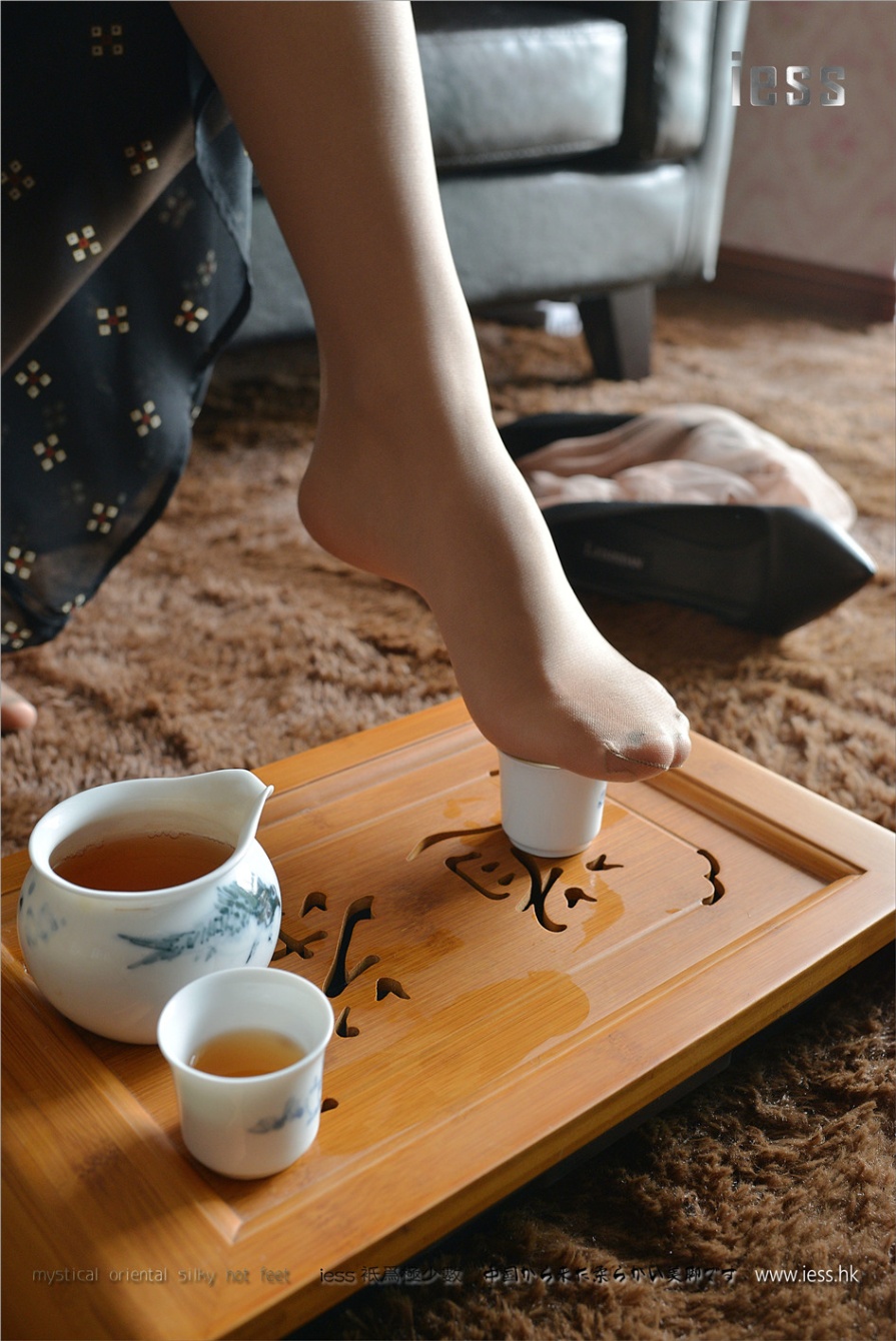 长腿茶艺美女小C薄丝美足写真(第66页)