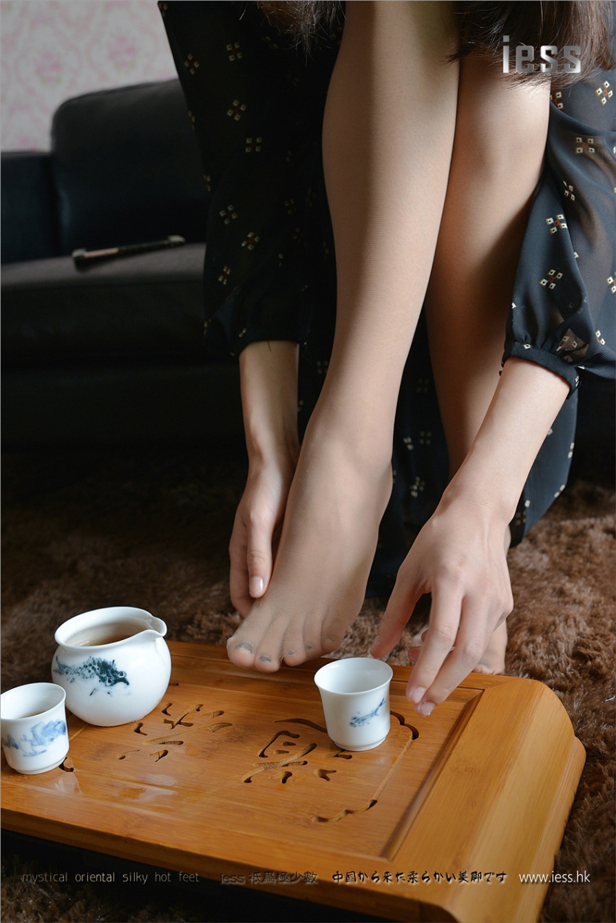 长腿茶艺美女小C薄丝美足写真(第76页)