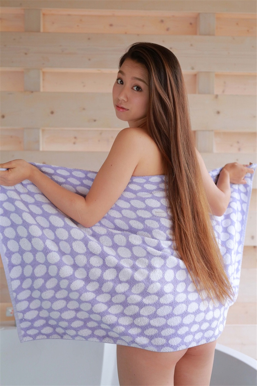 大胸模特美咲姫浴室迷人乳沟的诱惑(第41页)