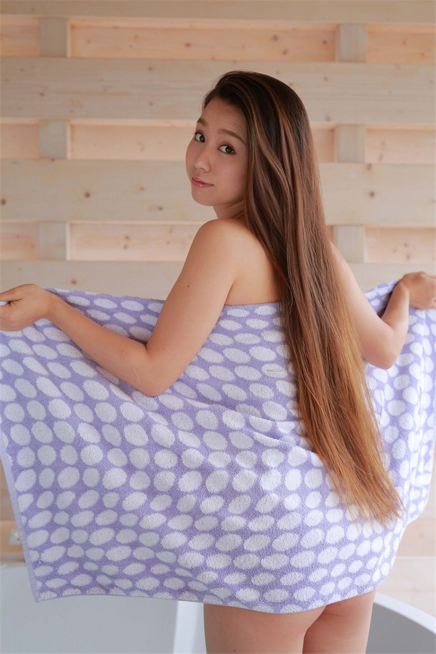 大胸模特美咲姫浴室迷人乳沟的诱惑(第77页)