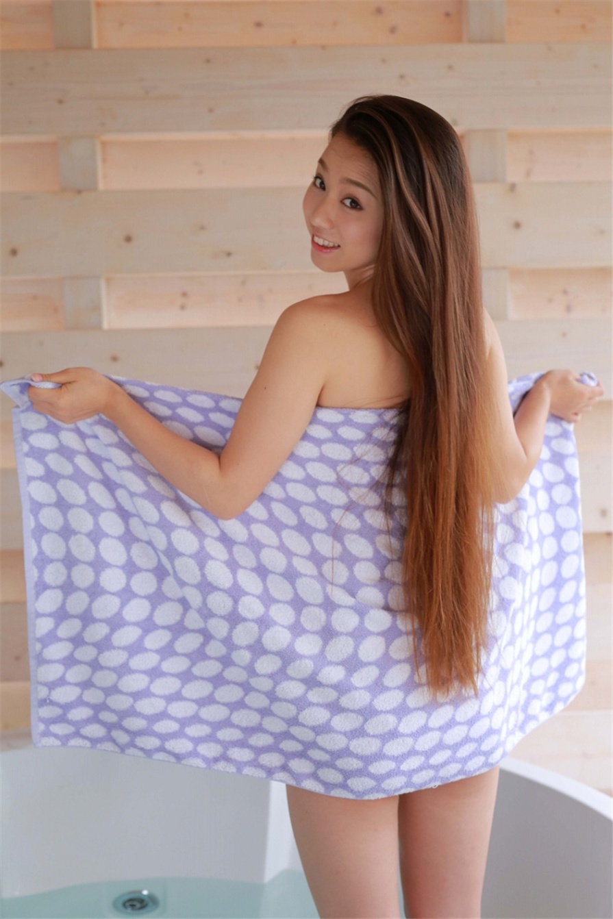 大胸模特美咲姫浴室迷人乳沟的诱惑(第78页)