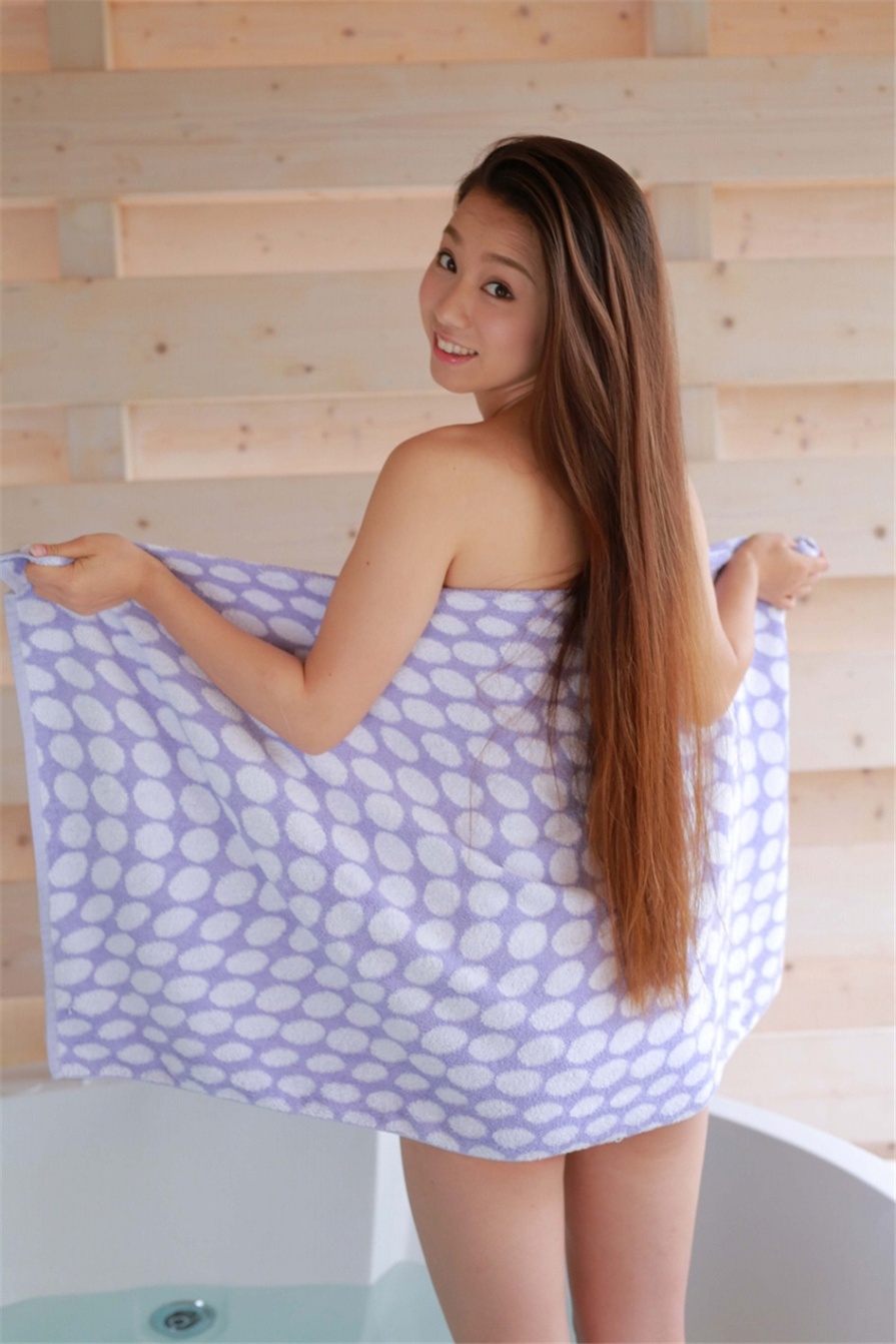 大胸模特美咲姫浴室迷人乳沟的诱惑(第79页)