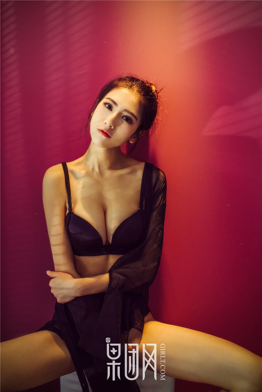 性感腿模灵儿室内情趣睡衣美足诱惑写真图片(第13页)