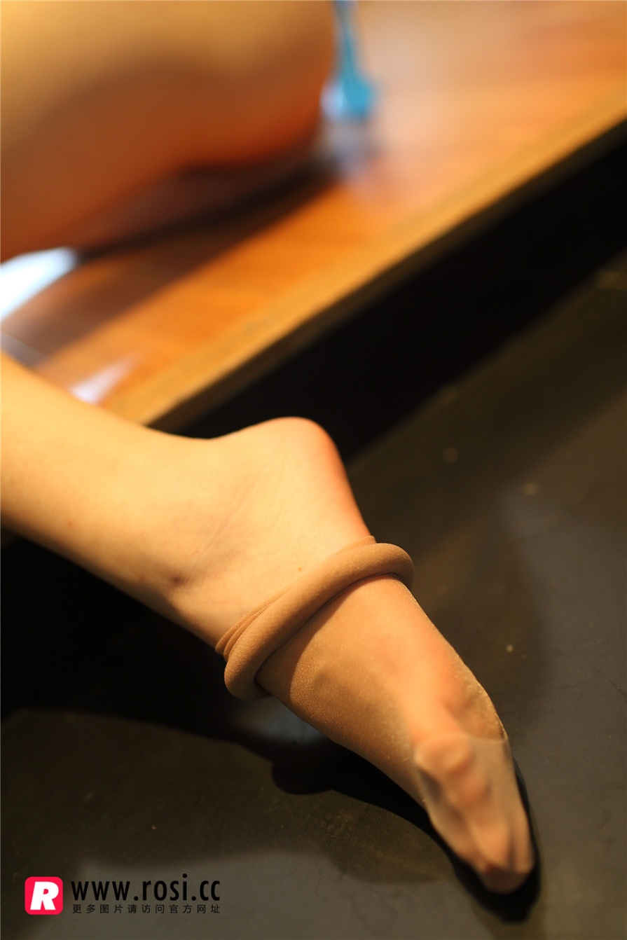 极品美腿模特美足写真(第9页)