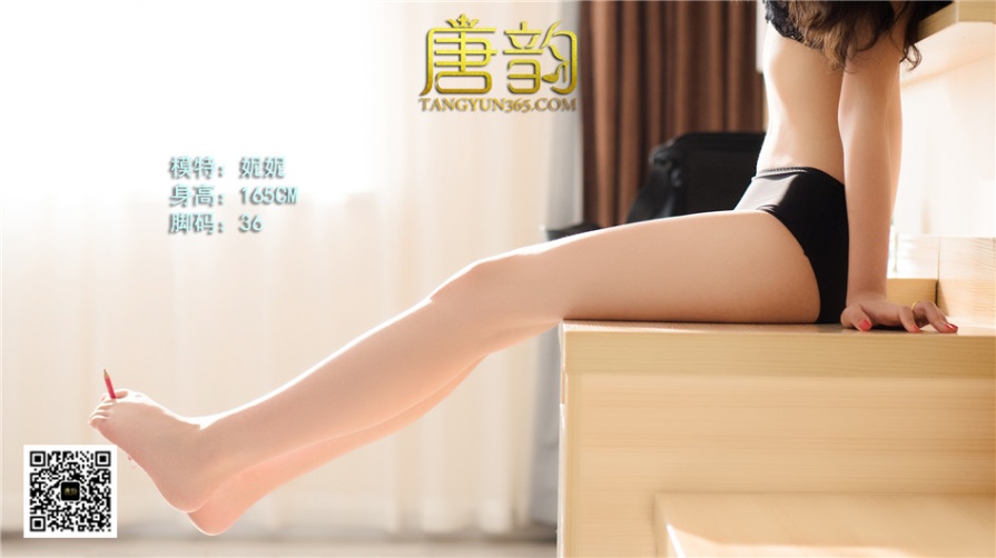 冷艳腿模妮妮白嫩美足诱人写真(第14页)