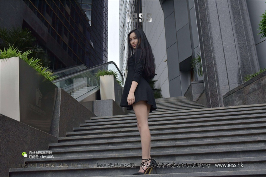 OL装美女欣欣丝袜美足街拍(第21页)