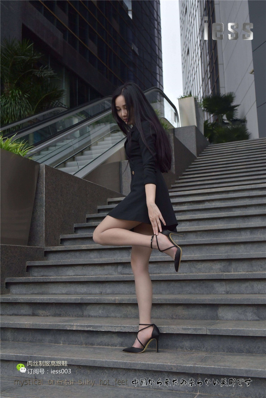 OL装美女欣欣丝袜美足街拍(第23页)