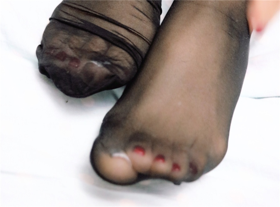 性感腿模床上迷人美足黑丝诱惑写真(第14页)