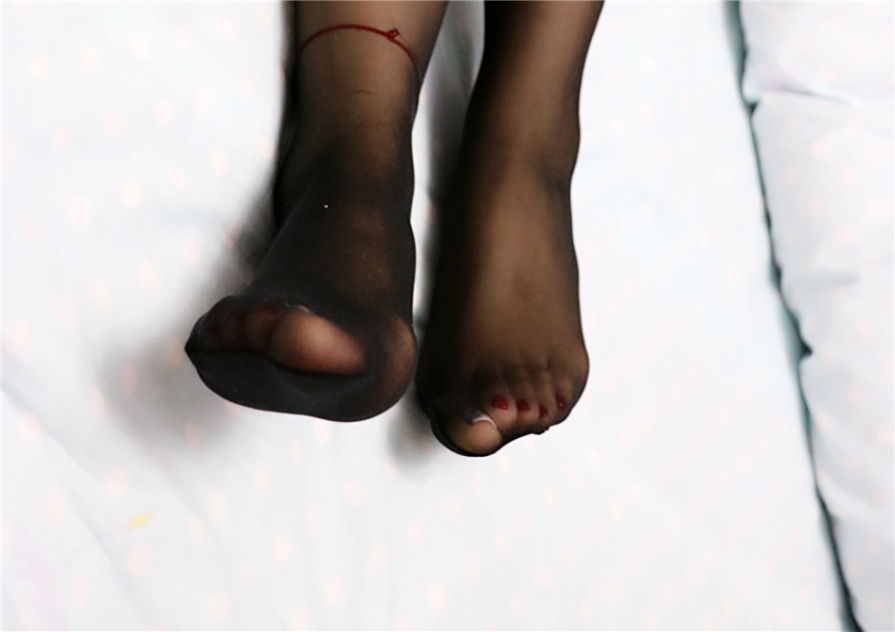 性感腿模床上迷人美足黑丝诱惑写真(第15页)