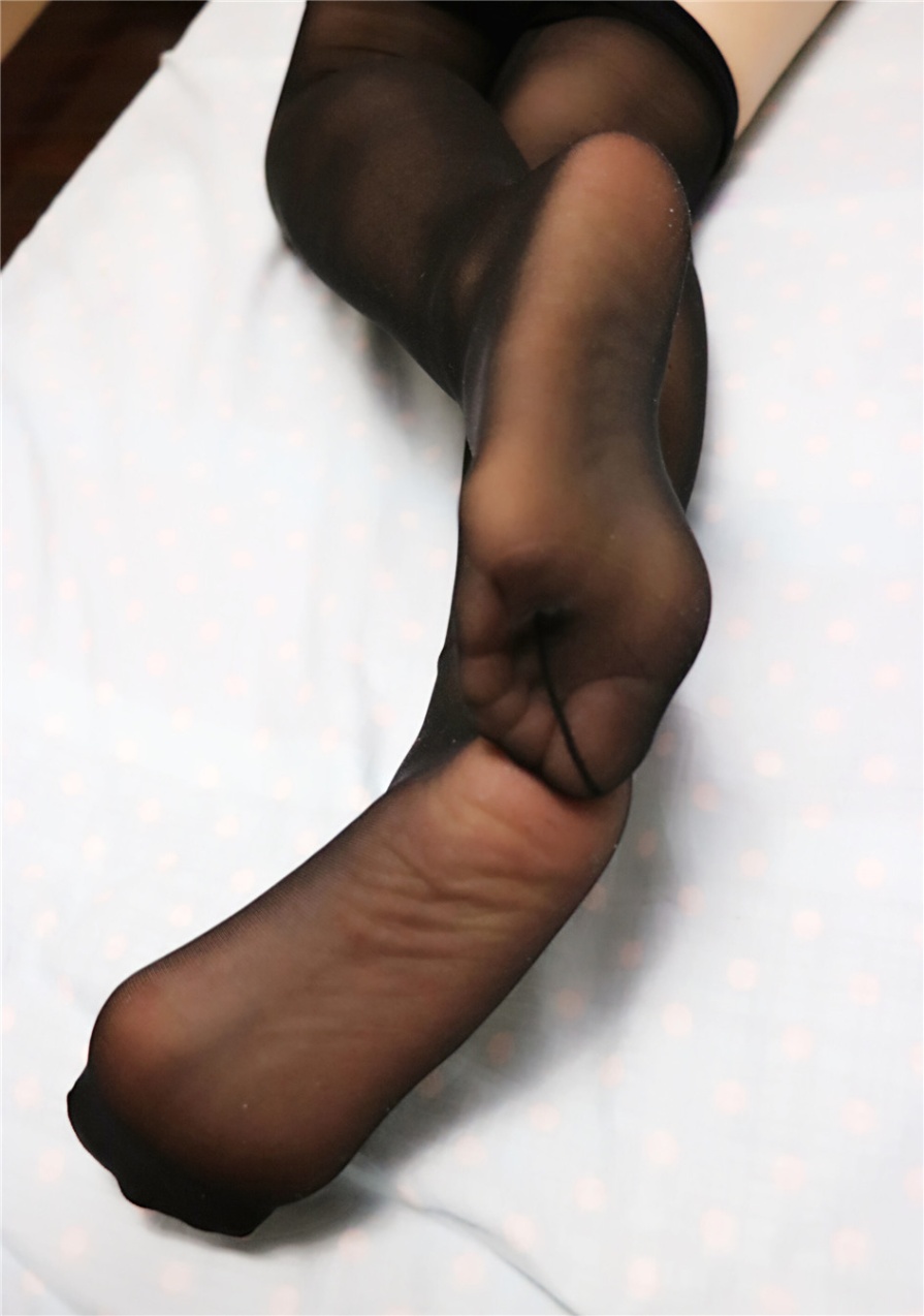 性感腿模床上迷人美足黑丝诱惑写真(第19页)