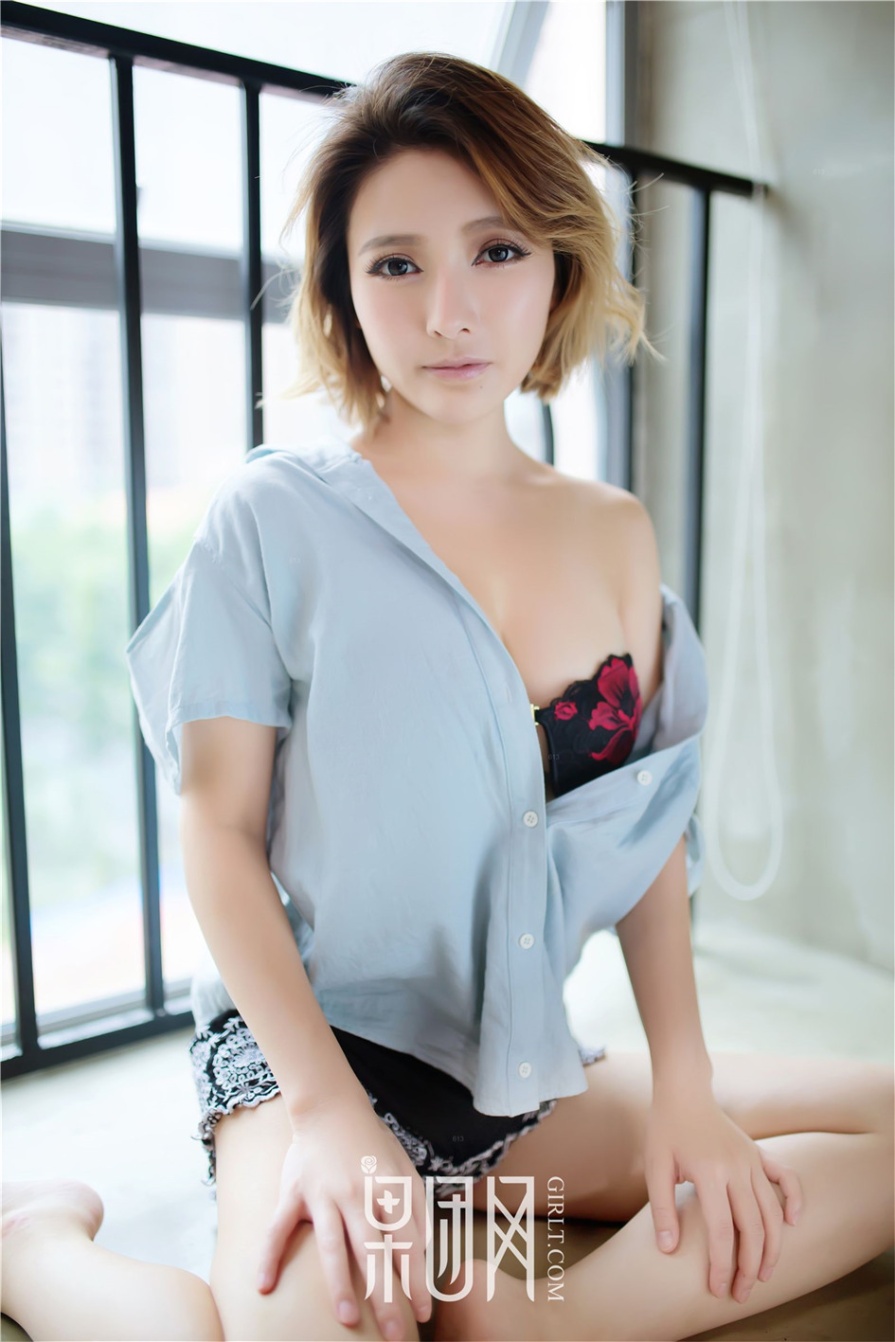 短发美女室内性感内衣美胸诱惑写真图片(第32页)