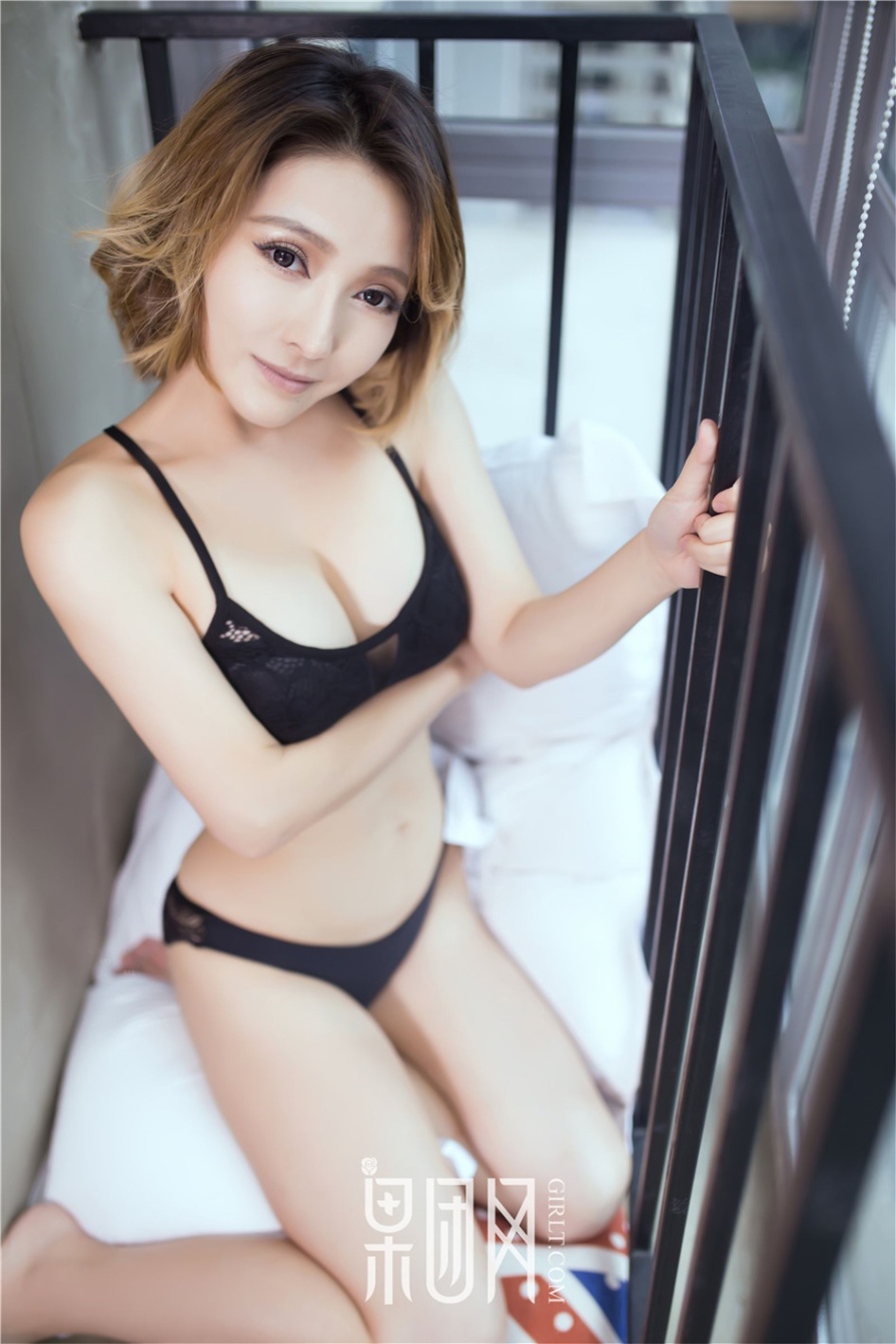 短发美女室内性感内衣美胸诱惑写真图片(第40页)