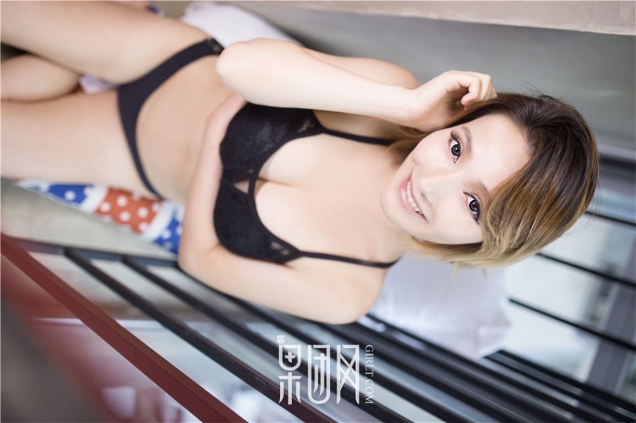 短发美女室内性感内衣美胸诱惑写真图片(第43页)