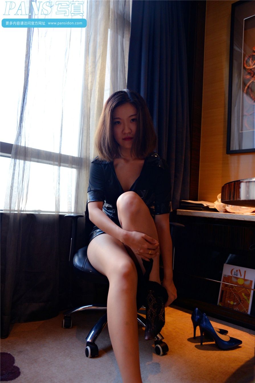 冷艳美女柚子办公室情趣睡衣网袜诱惑写真(第28页)
