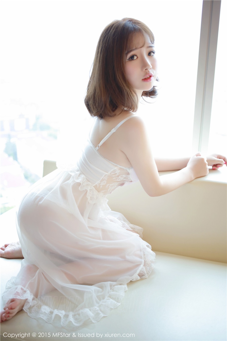 蕾丝吊带裙美女徐cake迷人白嫩胸部写真(第49页)