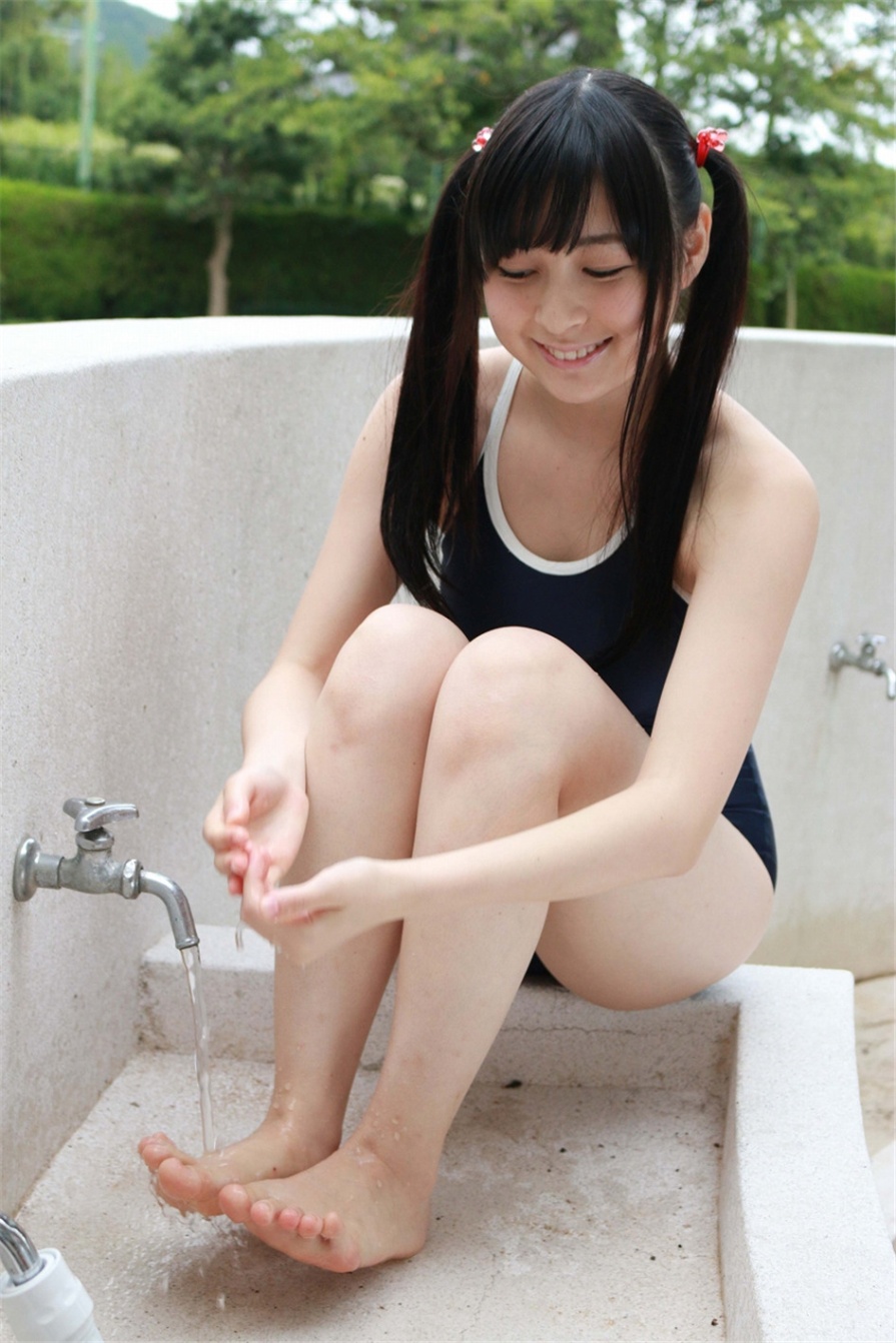 日本小萝莉小鮒莉紗户外性感泳衣写真(第16页)