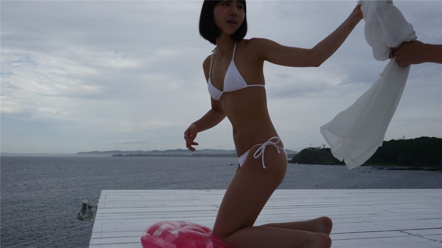 清纯美女高岡未來比基尼写真(第22页)
