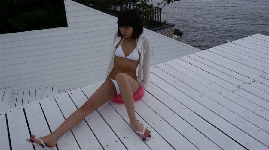 清纯美女高岡未來比基尼写真(第32页)