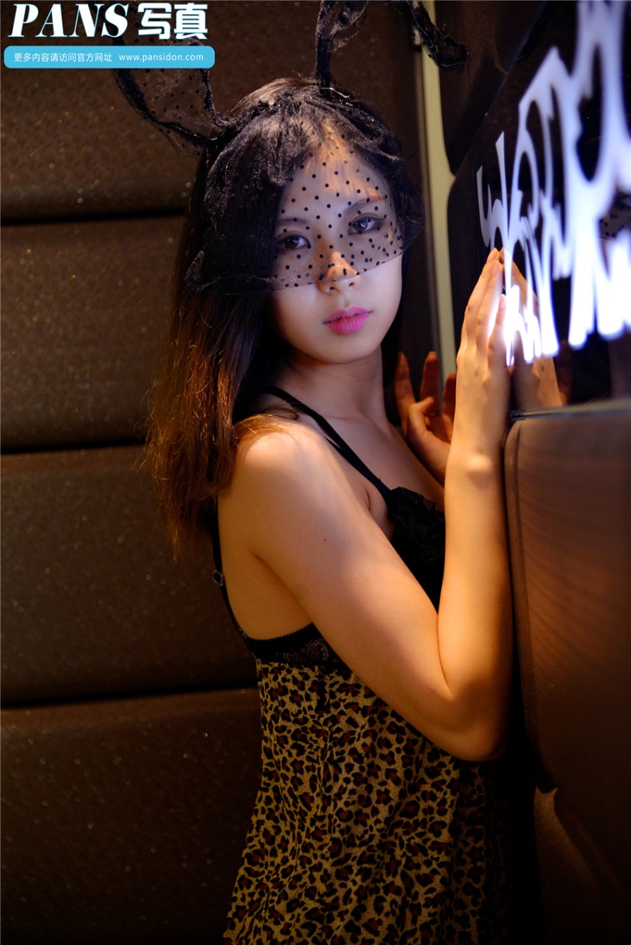 兔女郎美女咖喱豹纹吊带短裙性感写真图片(第46页)